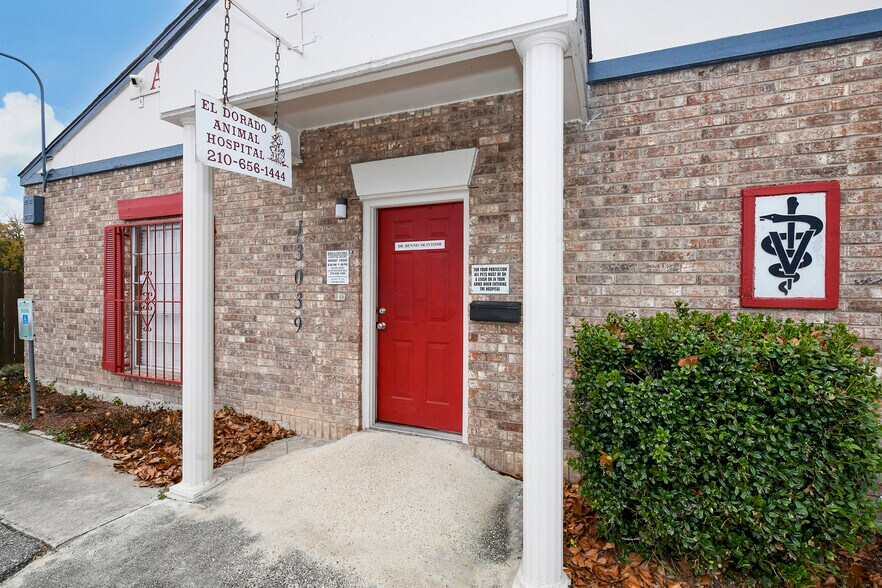 13039 Nacogdoches Rd, San Antonio, TX à vendre - Photo du bâtiment - Image 2 de 38