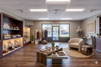 890-900 Ulster Ave, Kingston, NY à louer Photo intérieure- Image 2 de 20