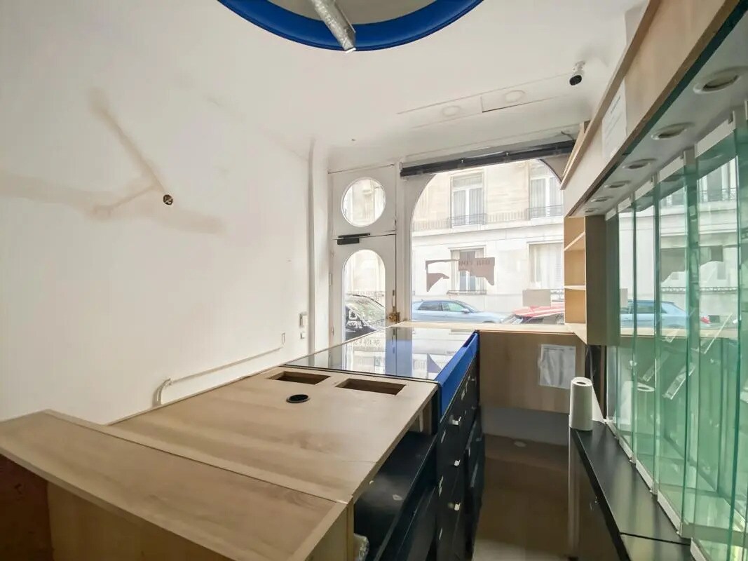 Retail in Paris for lease Interior Photo- Image 1 of 6