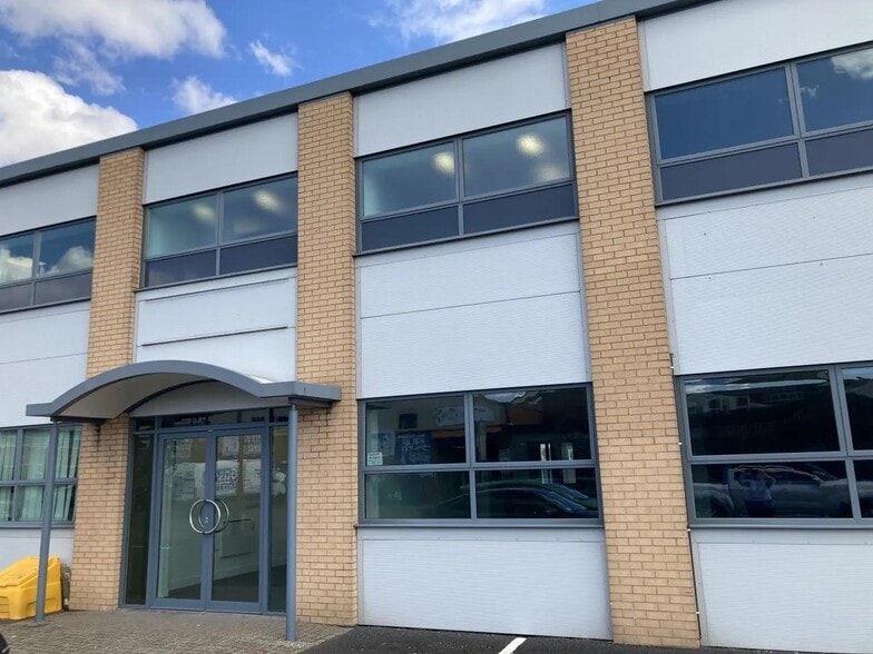 Highlands Rd, Solihull à louer - Photo du bâtiment - Image 2 de 14