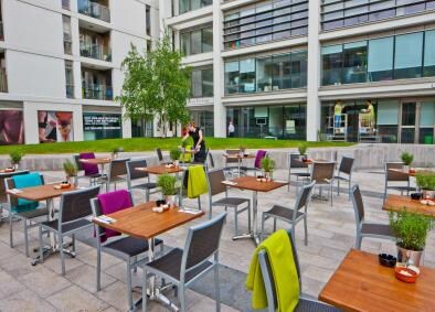 63-67 Wingate Sq, Londres à louer - Photo du bâtiment - Image 3 de 7