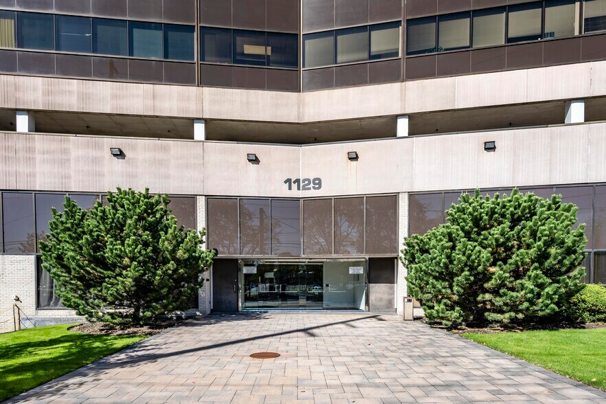 1129 Northern Blvd, Manhasset, NY à louer - Photo du bâtiment - Image 1 de 12