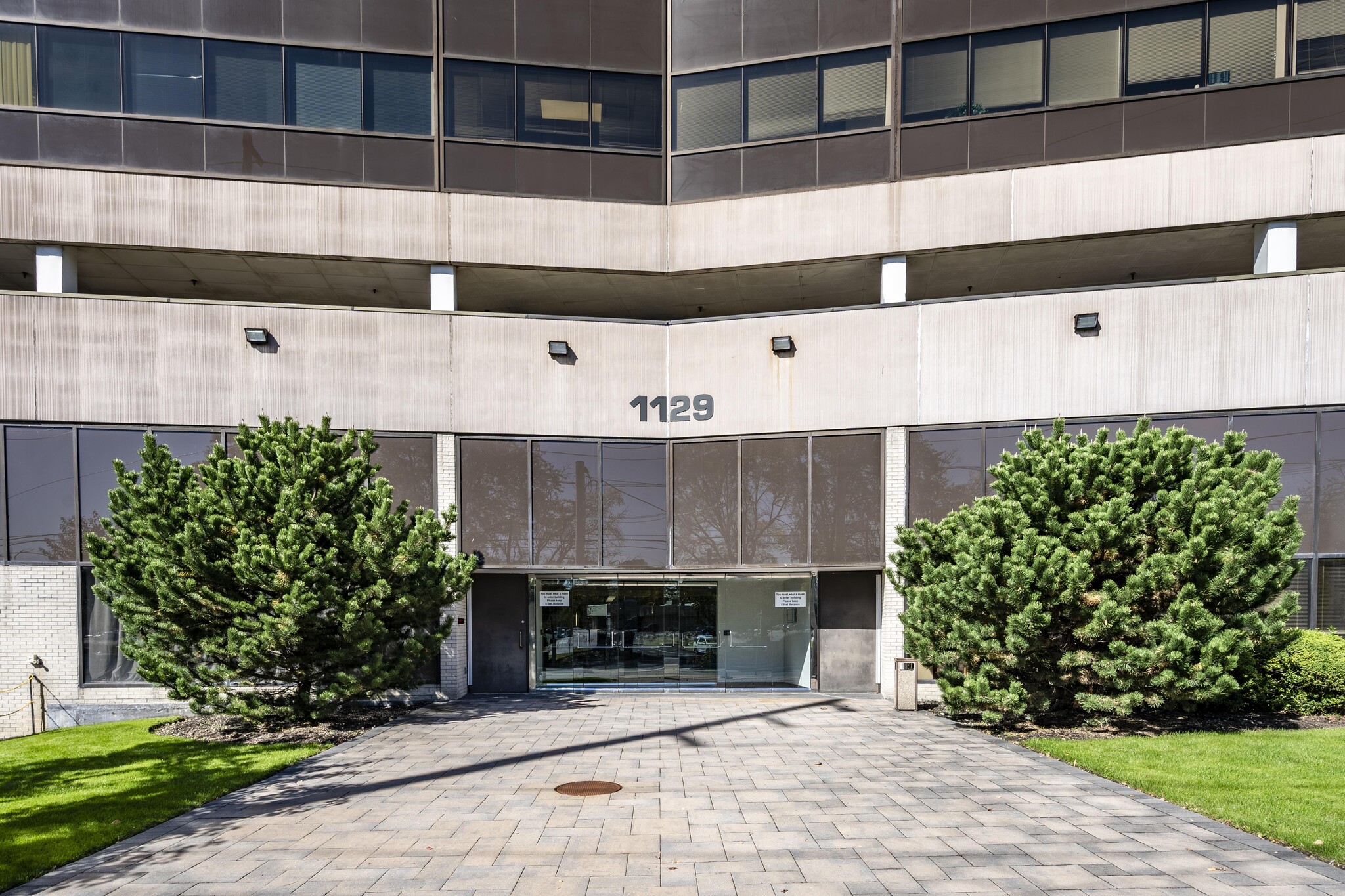 1129 Northern Blvd, Manhasset, NY à louer Photo du bâtiment- Image 1 de 13