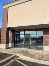 5019 Ace Ln, Naperville, IL for lease Interior Photo- Image 1 of 6