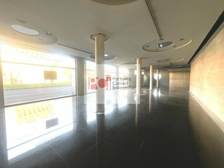 Retail in Avignon for sale - Interior Photo - Image 1 of 4