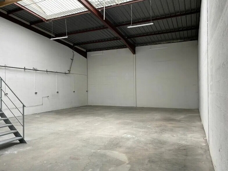 Bureau dans Lisses à louer - Photo intérieure - Image 2 de 6