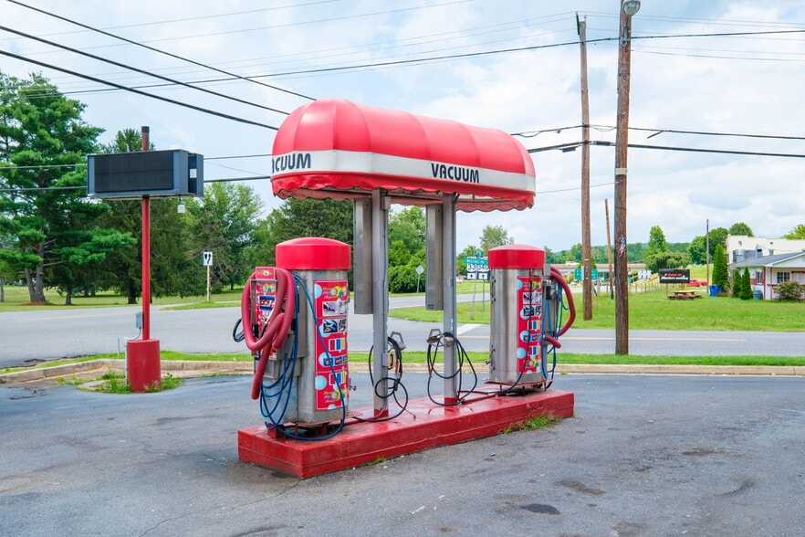 117 South East Side Hwy, Elkton, VA à vendre - Photo du bâtiment - Image 3 de 21