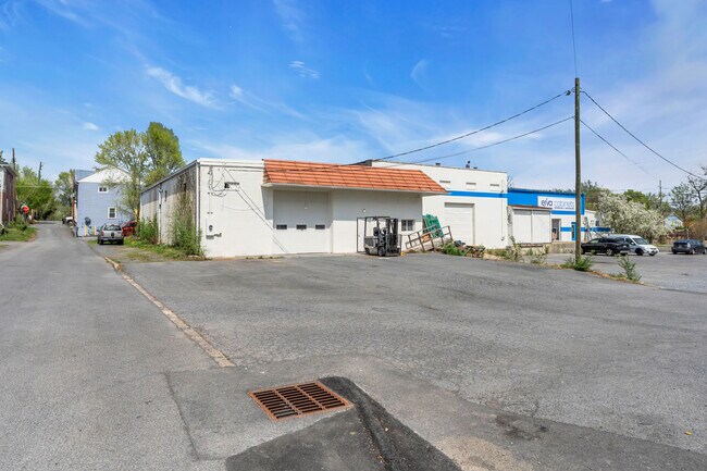 Plus de détails pour 449 N Cameron St, Winchester, VA - Local d'activités à louer