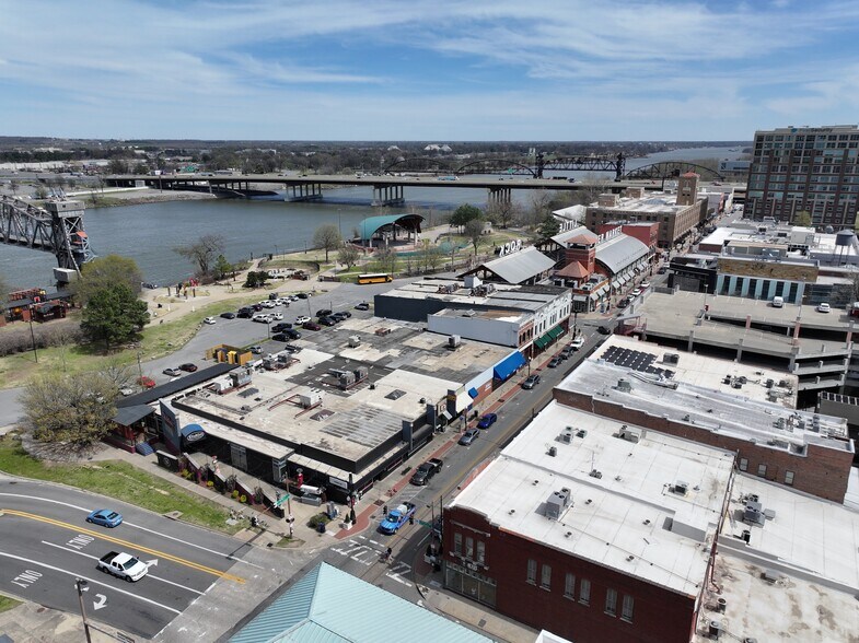 300 President Clinton Ave, Little Rock, AR à louer - Photo du bâtiment - Image 2 de 26