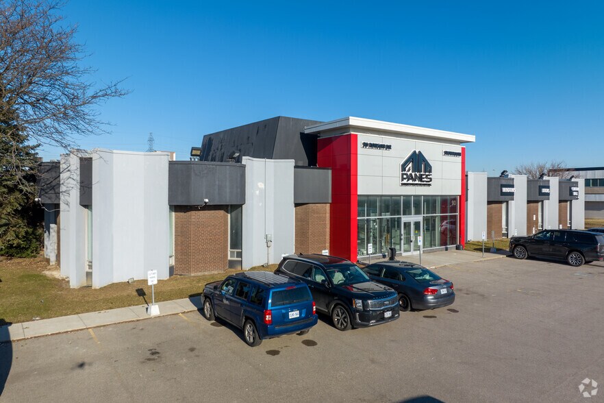 90 Ronson Dr, Toronto, ON à vendre - Photo principale - Image 1 de 1