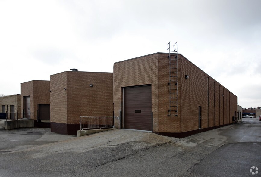 155 Caster Ave, Vaughan, ON à louer - Photo du bâtiment - Image 2 de 2
