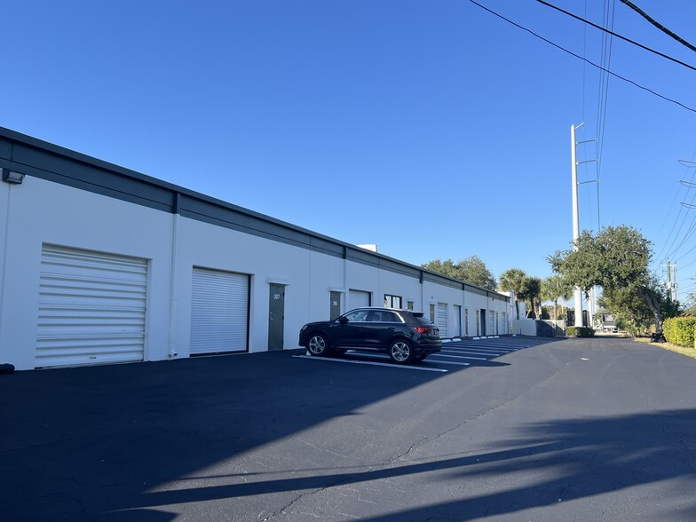 901 Northpoint Pky, West Palm Beach, FL for lease - Building Photo - Image 2 of 4