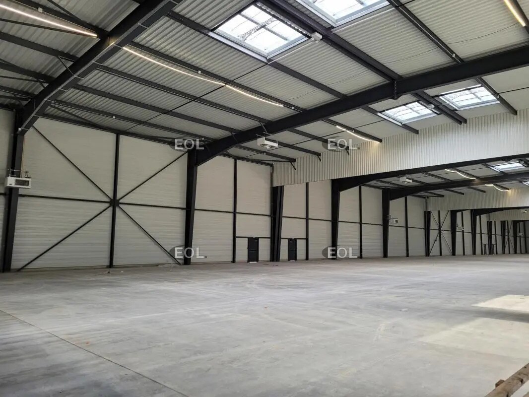 Flex dans Saint-Priest à louer Photo du bâtiment- Image 1 de 9