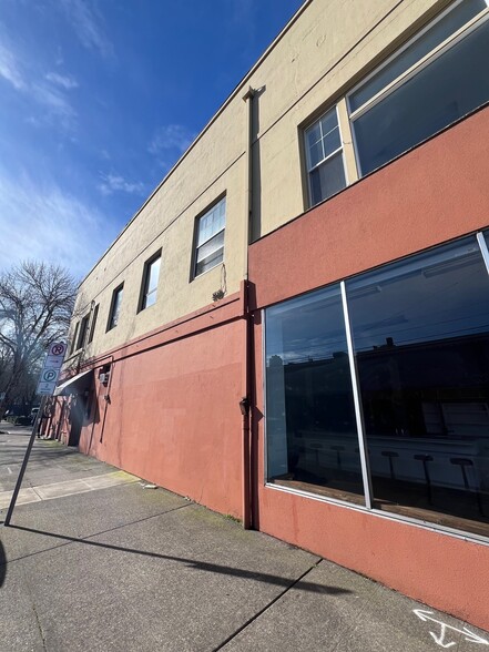 4218-4246 NE Sandy Blvd, Portland, OR for lease - Building Photo - Image 3 of 6