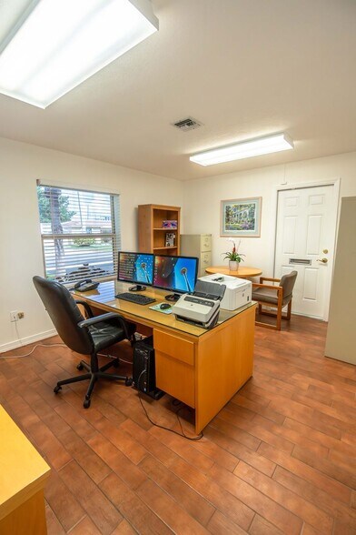 18 NE 2nd Ave, Dania Beach, FL à vendre - Photo du bâtiment - Image 2 de 35