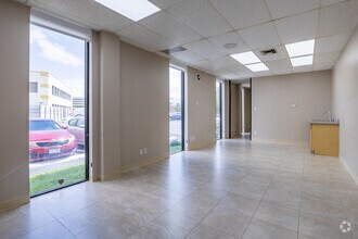 6720 Sands Point Dr, Houston, TX for lease Interior Photo- Image 2 of 3