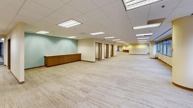 330 E Kilbourn Ave, Milwaukee, WI for lease Interior Photo- Image 2 of 10