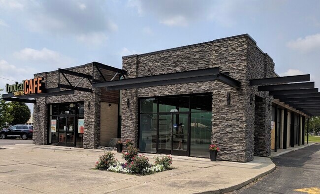 Plus de détails pour 7700 Telegraph Rd, Taylor, MI - Commerce de détail à louer