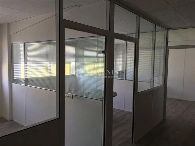 Bureau dans Trappes à louer - Photo intérieure - Image 2 de 2