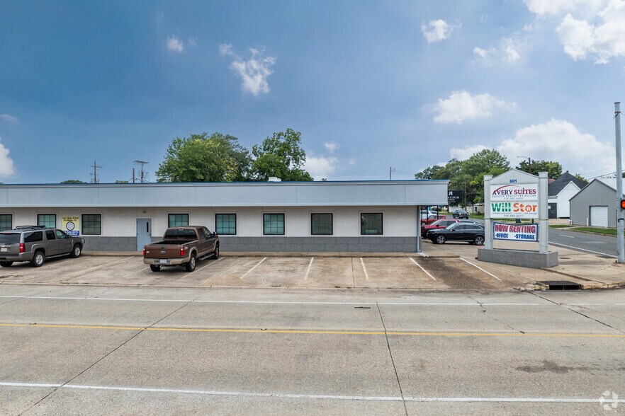 601-609 N 5th St, Monroe, LA à louer - Photo du bâtiment - Image 2 de 17