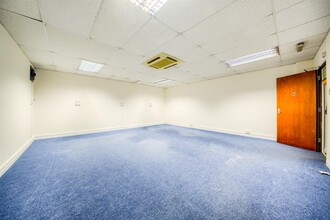 3 Vigo Pl, Walsall for lease Interior Photo- Image 2 of 4