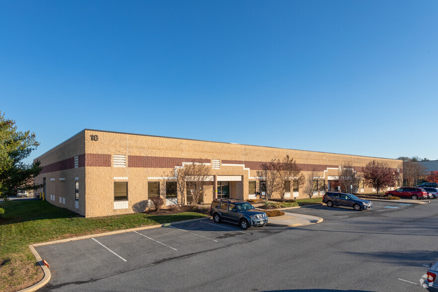 18 Boulden Cir, New Castle, DE à louer - Photo du bâtiment - Image 1 de 3