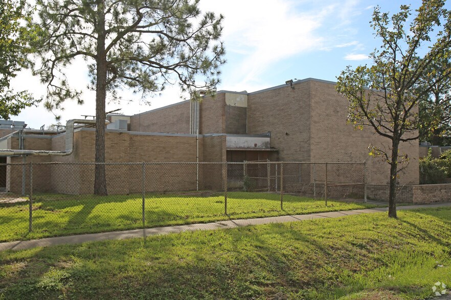 5909 England St, Houston, TX à vendre - Photo du bâtiment - Image 3 de 14