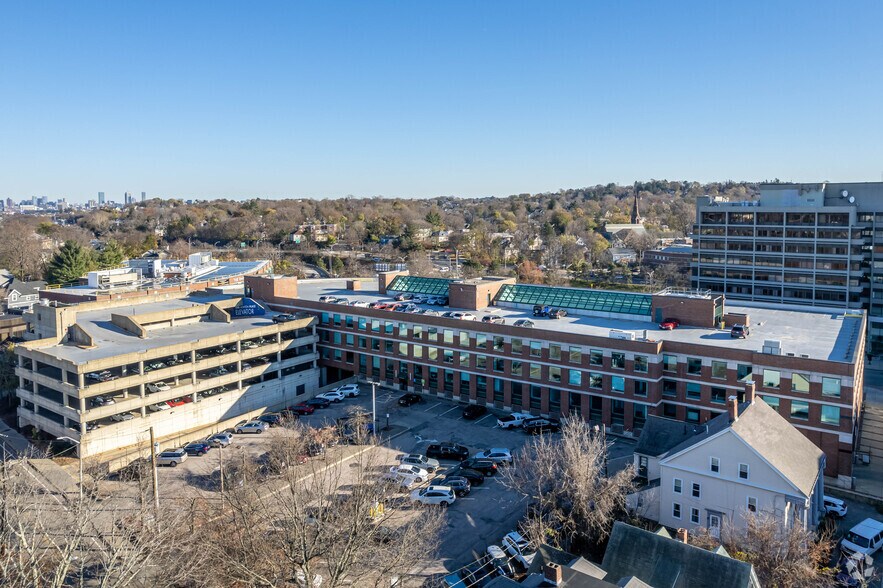 275 Washington St, Newton, MA à louer - Photo du bâtiment - Image 3 de 3