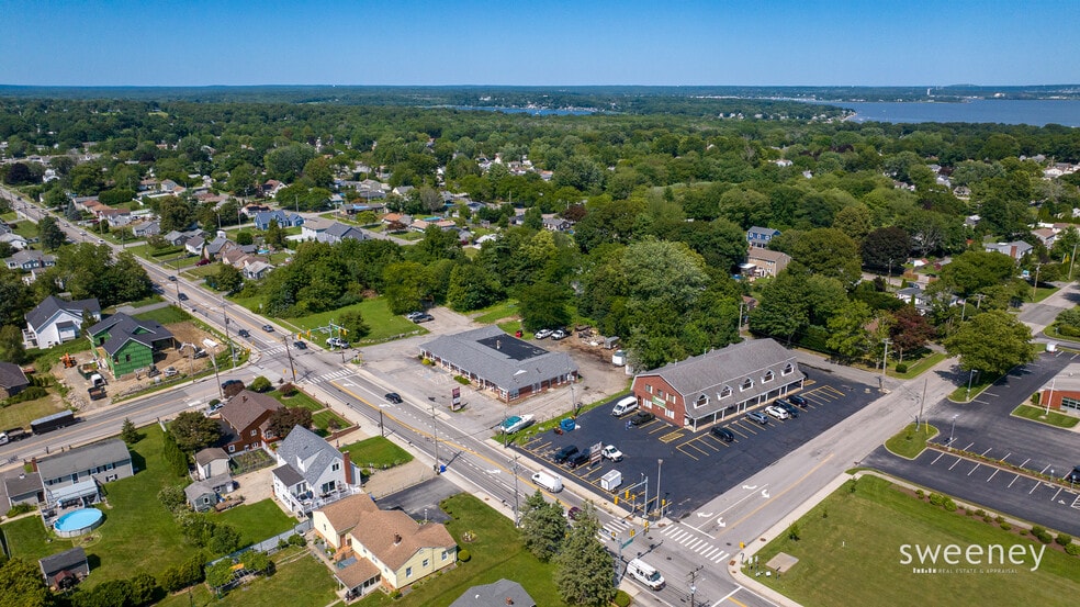 500 Metacom Ave, Bristol, RI for sale - Building Photo - Image 3 of 5