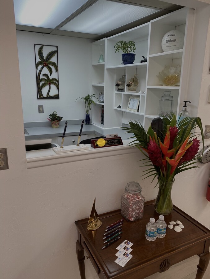 2335 Tamiami Trl N, Naples, FL 34103 - Unité 202W -  - Photo intérieure - Image 1 of 7