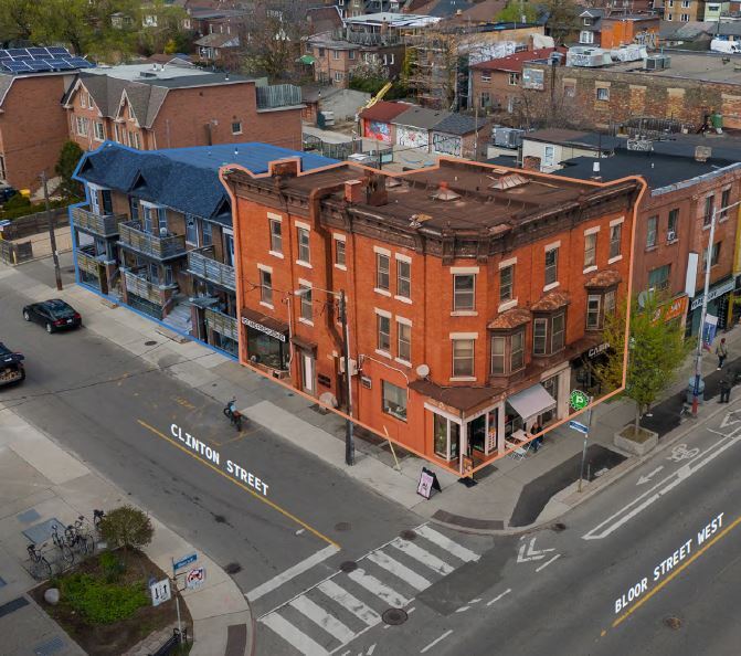 688-690 Bloor St West portefeuille de 3 propriétés à vendre sur LoopNet.ca Photo du bâtiment- Image 1 de 2