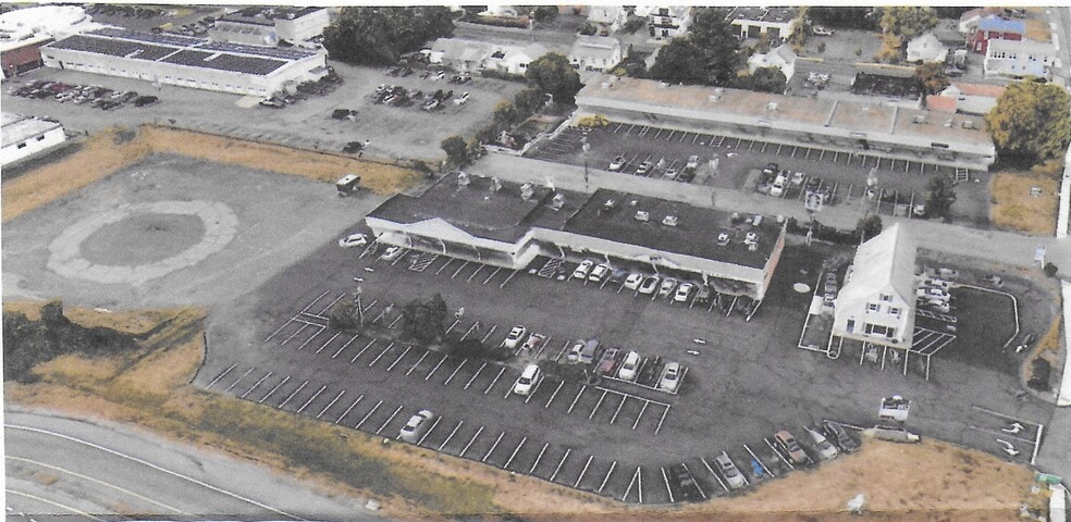 1646-1660-1666 Litchfield Turnpike portefeuille de 3 propriétés à vendre sur LoopNet.ca - Photo du bâtiment - Image 3 de 4