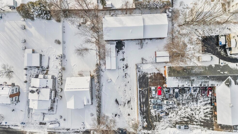 62 Newton Ave, Plainville, CT à louer - Photo du bâtiment - Image 3 de 21