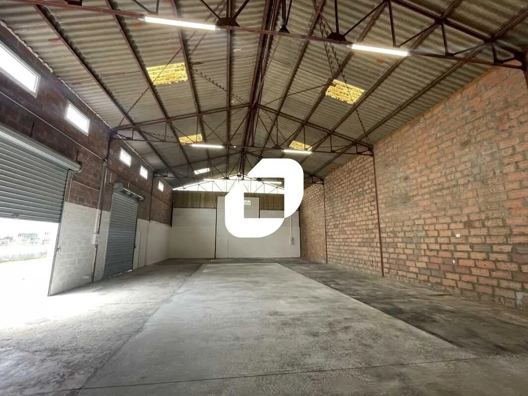 Office in Saint-Médard-en-Jalles for lease Building Photo- Image 1 of 12