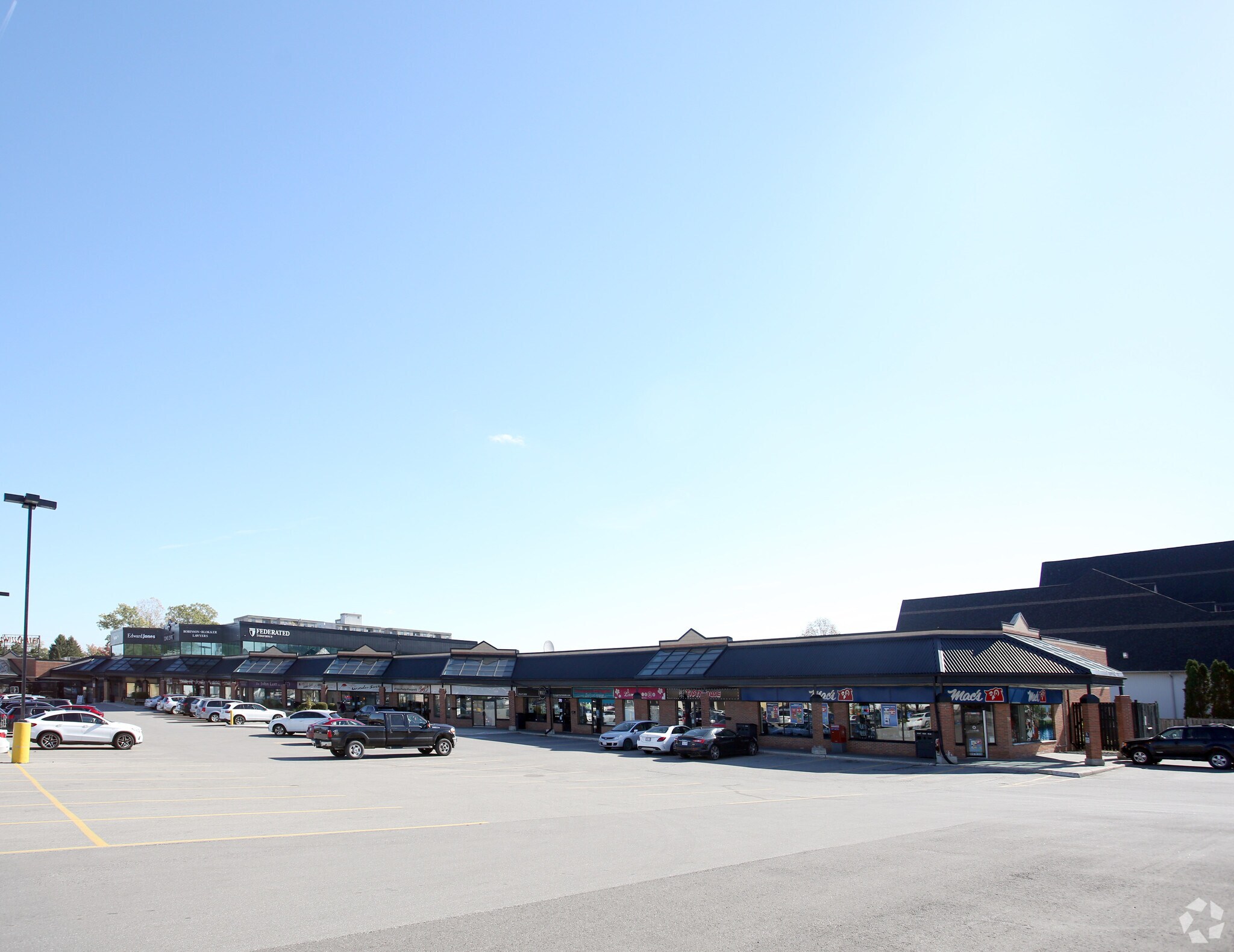 735 Wonderland Rd N, London, ON à vendre Photo principale- Image 1 de 1