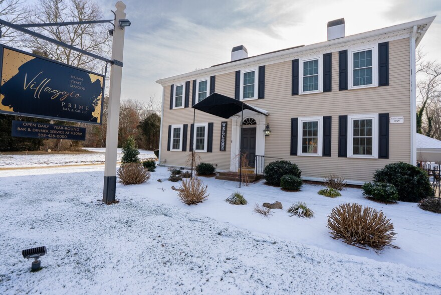 4631 Falmouth Rd, Cotuit, MA à vendre - Photo du bâtiment - Image 1 de 50