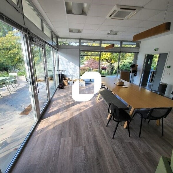 Office in Rueil-Malmaison for lease - Interior Photo - Image 2 of 6