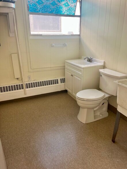 448 Whitehead Rd, Hamilton, NJ à louer - Photo du bâtiment - Image 2 de 8