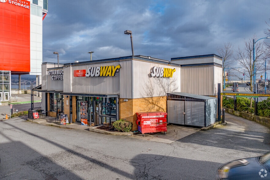 850 Powell St, Vancouver, BC à louer - Photo du bâtiment - Image 1 de 3