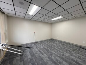 2027-2030 W Garner Rd, Garner, NC for lease Interior Photo- Image 2 of 3