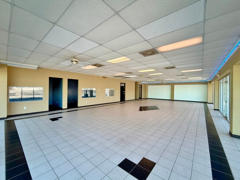 6910 N Broadway Ext, Oklahoma City, OK for lease - Interior Photo - Image 3 of 8