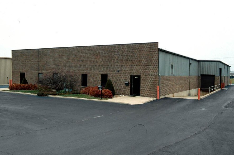 1169 Lyon Rd, Batavia, IL à vendre - Photo du bâtiment - Image 2 de 25