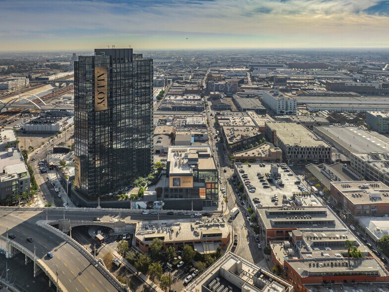 530 Mateo St, Los Angeles, CA à vendre - Photo du bâtiment - Image 3 de 6