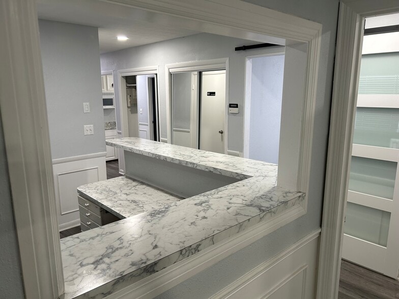 213 Kingsway Rd, Brandon, FL for lease - Interior Photo - Image 3 of 12