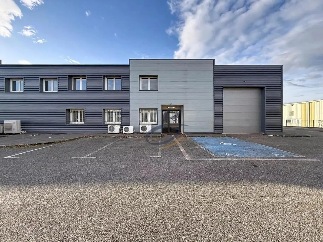 Retail in Bourgoin-Jallieu for lease Primary Photo- Image 1 of 20