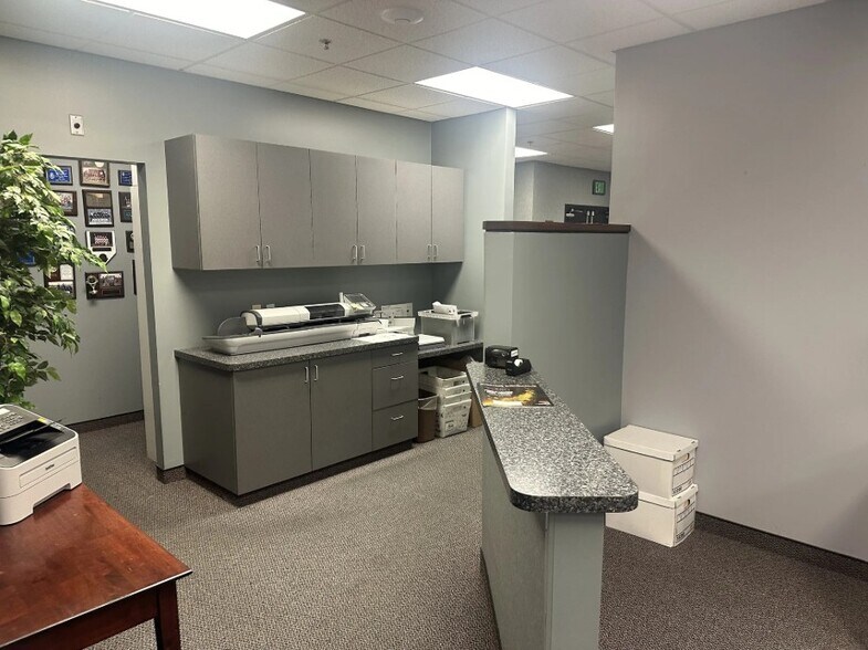 8570-8608 Utica Ave, Rancho Cucamonga, CA à vendre - Photo intérieure - Image 2 de 9