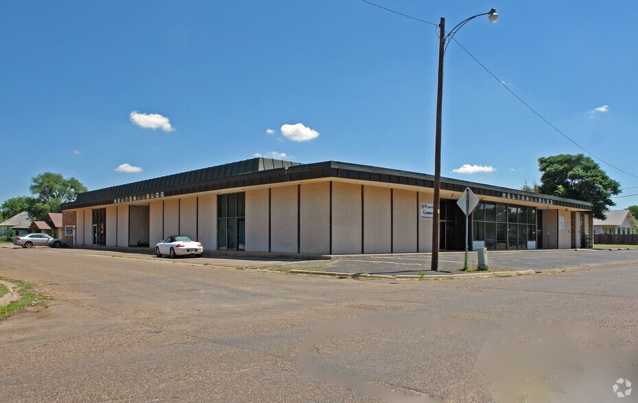 812 W 8th St, Plainview, TX à louer - Photo du bâtiment - Image 1 de 7