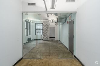 45 W 34th St, New York, NY for lease Interior Photo- Image 2 of 2