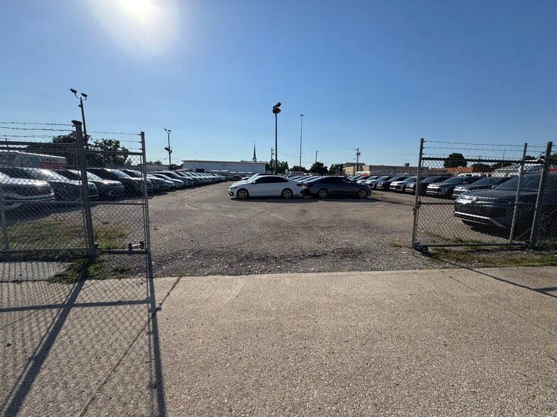 416-418 Bishop Ave, Richardson, TX for sale - Building Photo - Image 3 of 5
