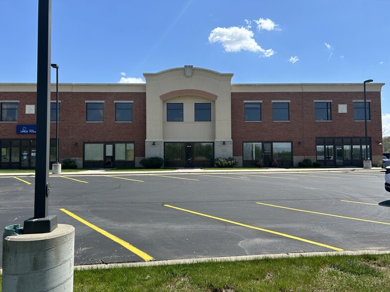 Holly Rd, Grand Blanc, MI à louer - Photo du bâtiment - Image 3 de 8